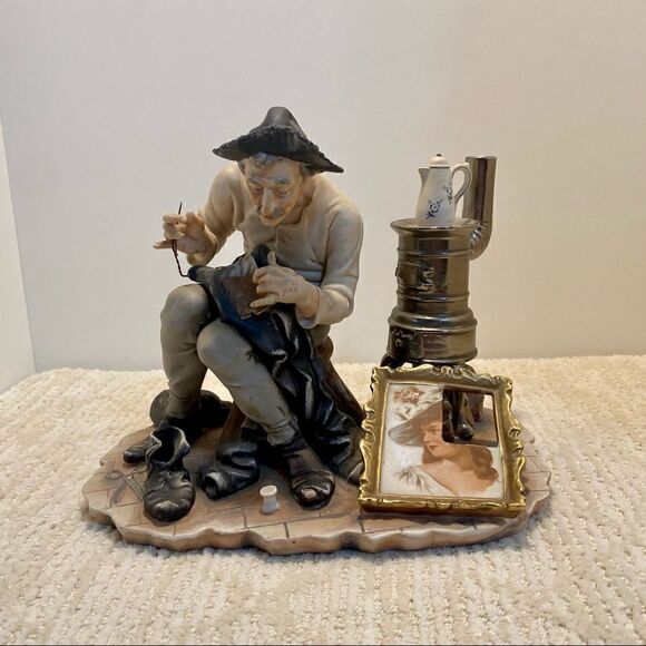 Vintage Pucci Bisque Sculpture “For Want of a Patch” 2405 Extremely Rare/Unique - Picture 4 of 15